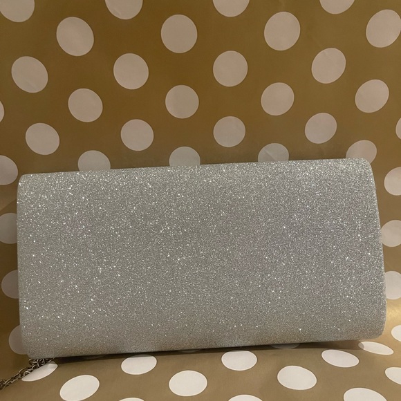 COPY - 𝑺𝒊𝒍𝒗𝒆𝒓 𝑪𝒍𝒖𝒕𝒄𝒉 𝑷𝒖𝒓𝒔𝒆 - Picture 5 of 6